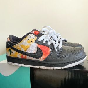 Nike SB Dunk Low - Raygun size 7